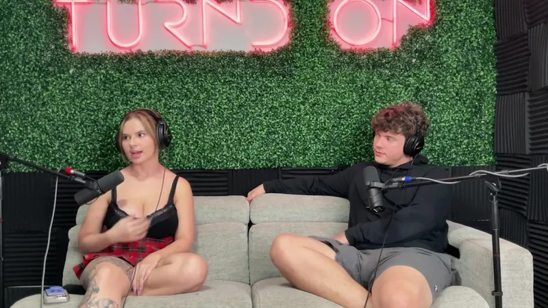 Hot Big Natural Boobs Amateur Brandy Renee Car Fucking Luke Cooper, Natural DD, Selling Spit