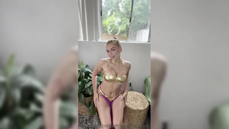 Observinglalaxo Lusty Blonde Vibrating Her Pussy While Wearing Cosplay Onlyfans Video