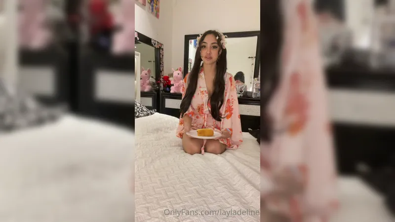 Layladeline Taking Off Her Kimona And Start Taking Creamy Dildo In Her Mouth With Boobs Out Onlyfans Video