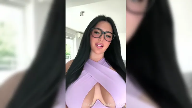Kimmy696 Thick Baby Teasing And Playing With Boobs OnlyFans Video